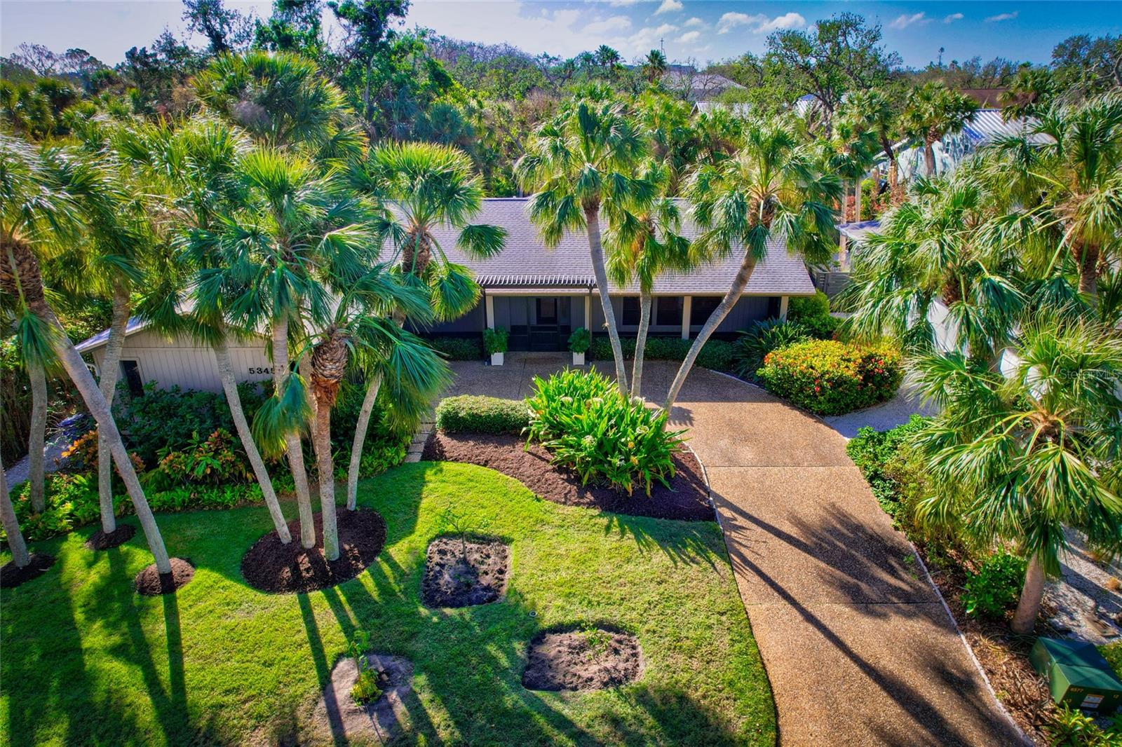 5345 SIESTA CT photo 2