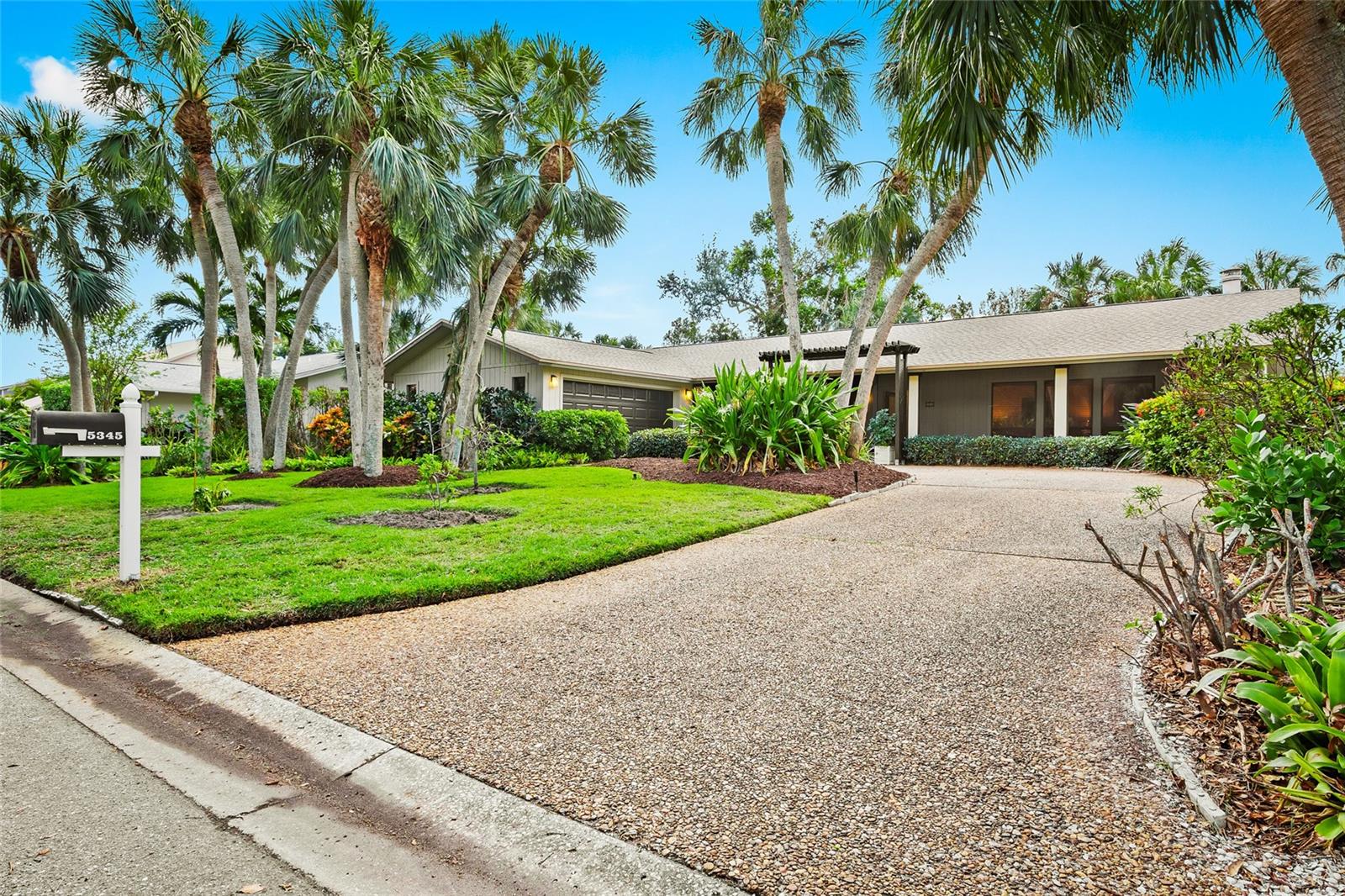5345 SIESTA CT photo 3