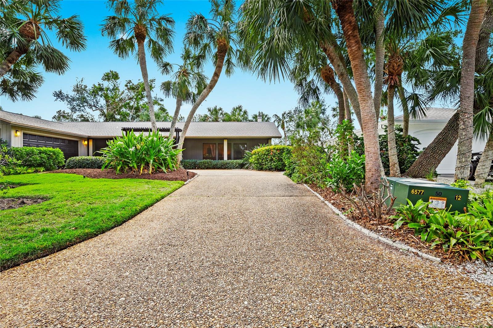 5345 SIESTA CT photo 4