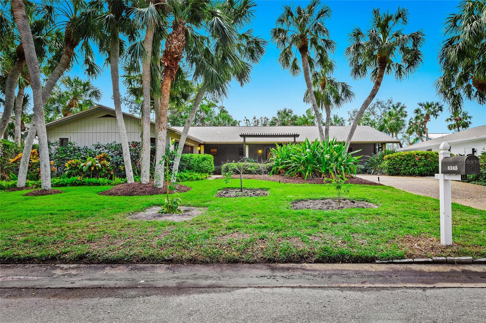 5345 SIESTA CT photo 5