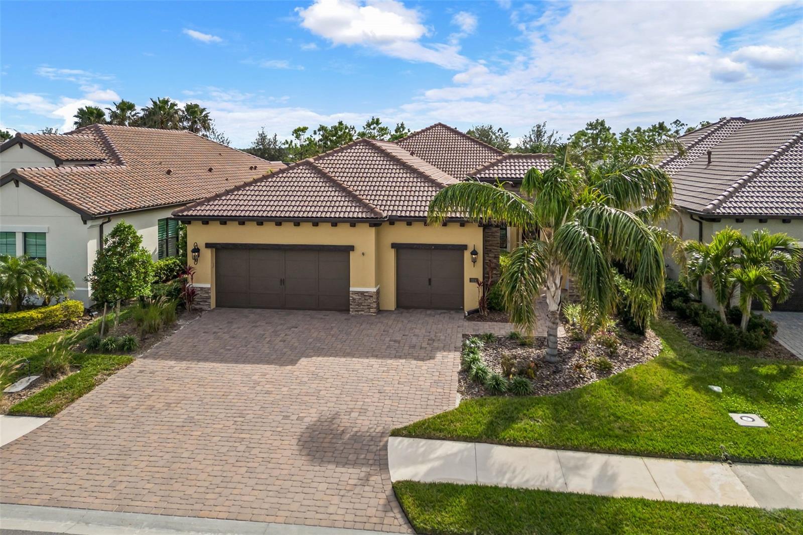 224 CORELLI DR photo 2