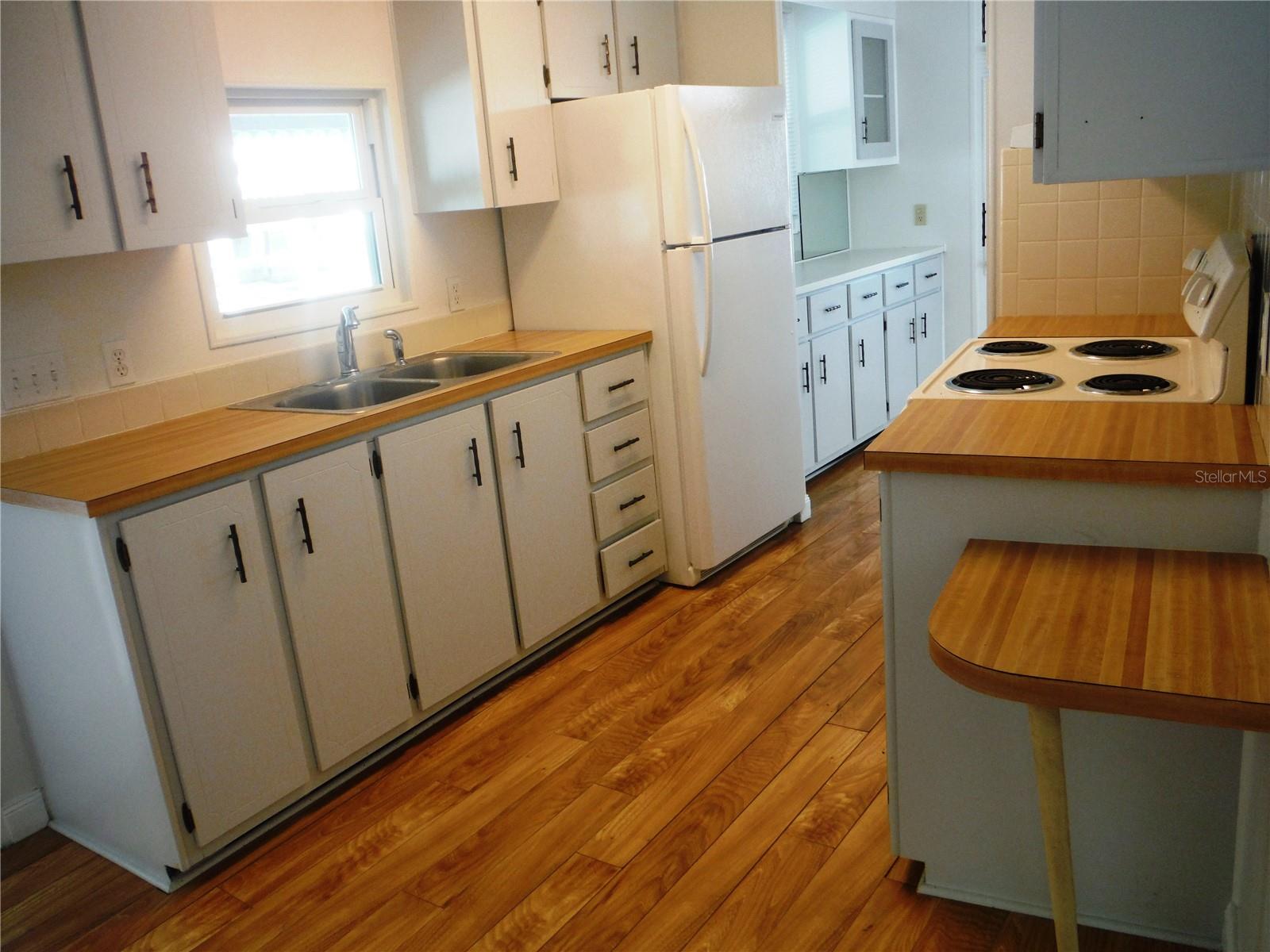 90 CHESTNUT DR #11 photo 5