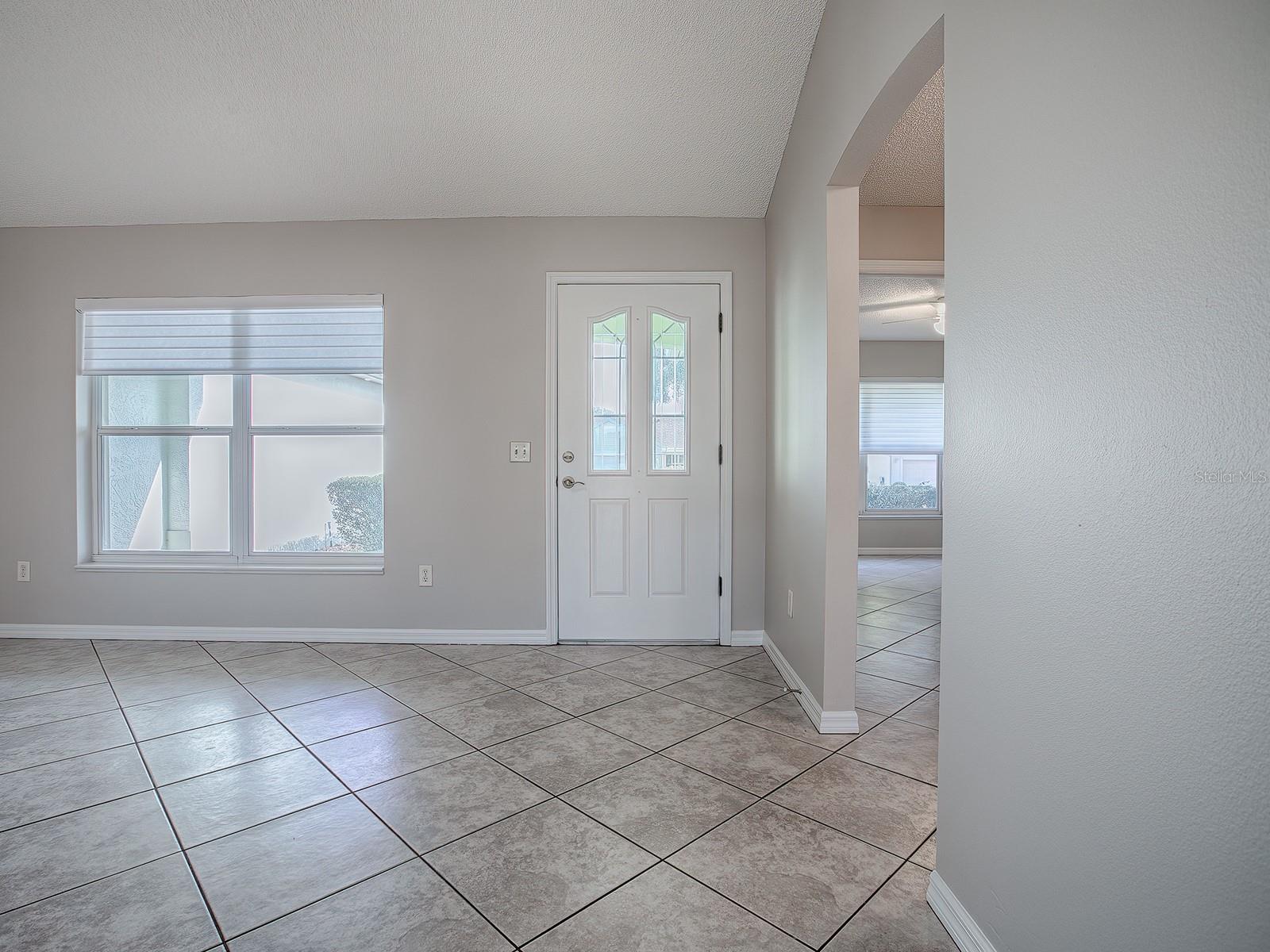 1320 ARREDONDO DR photo 4