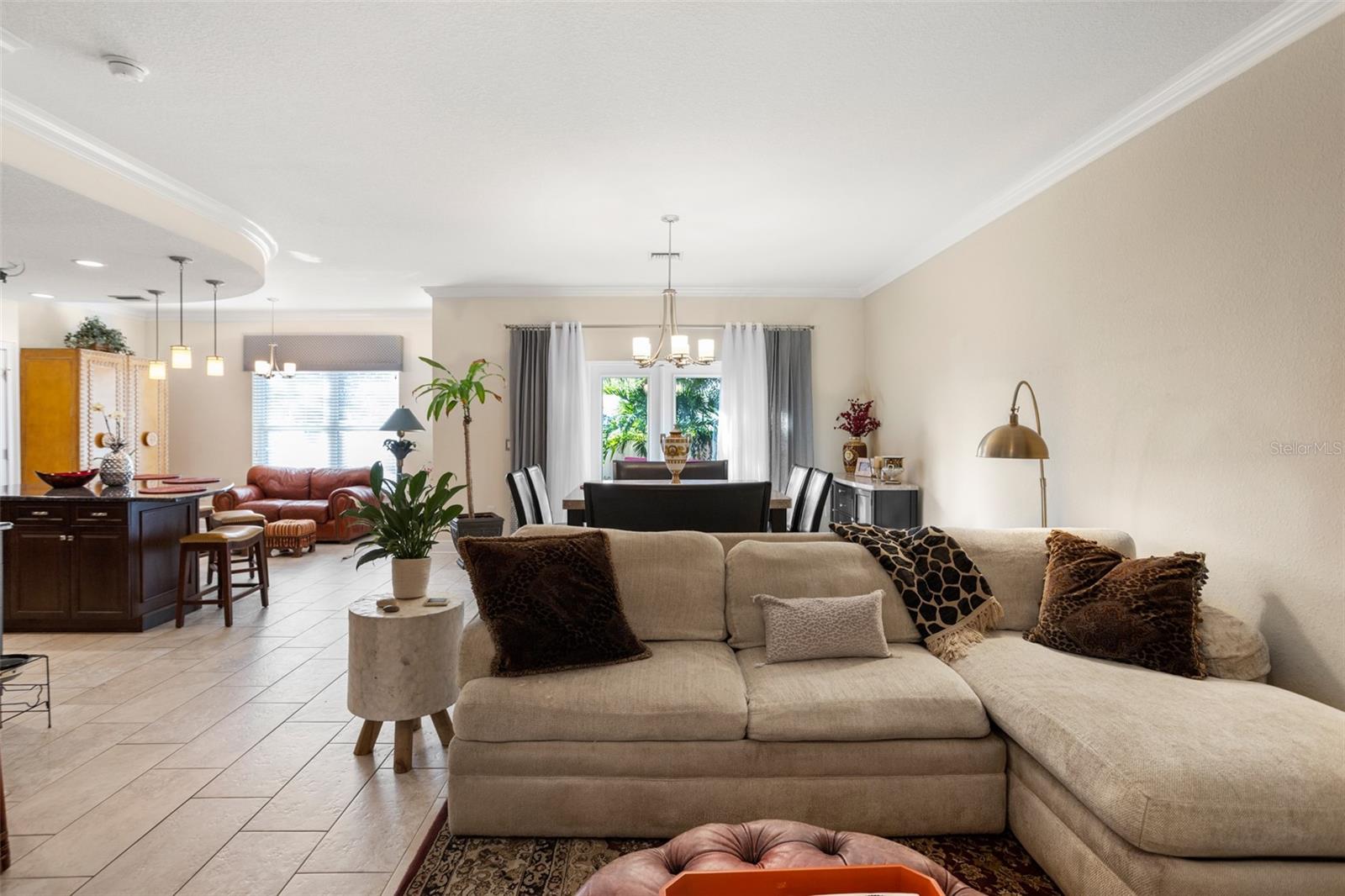 829 DATE PALM LN photo 2