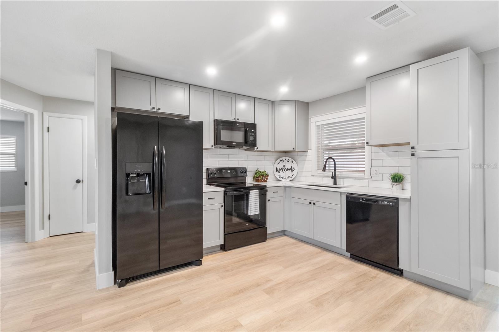 9240 WHITMAN LN photo 2
