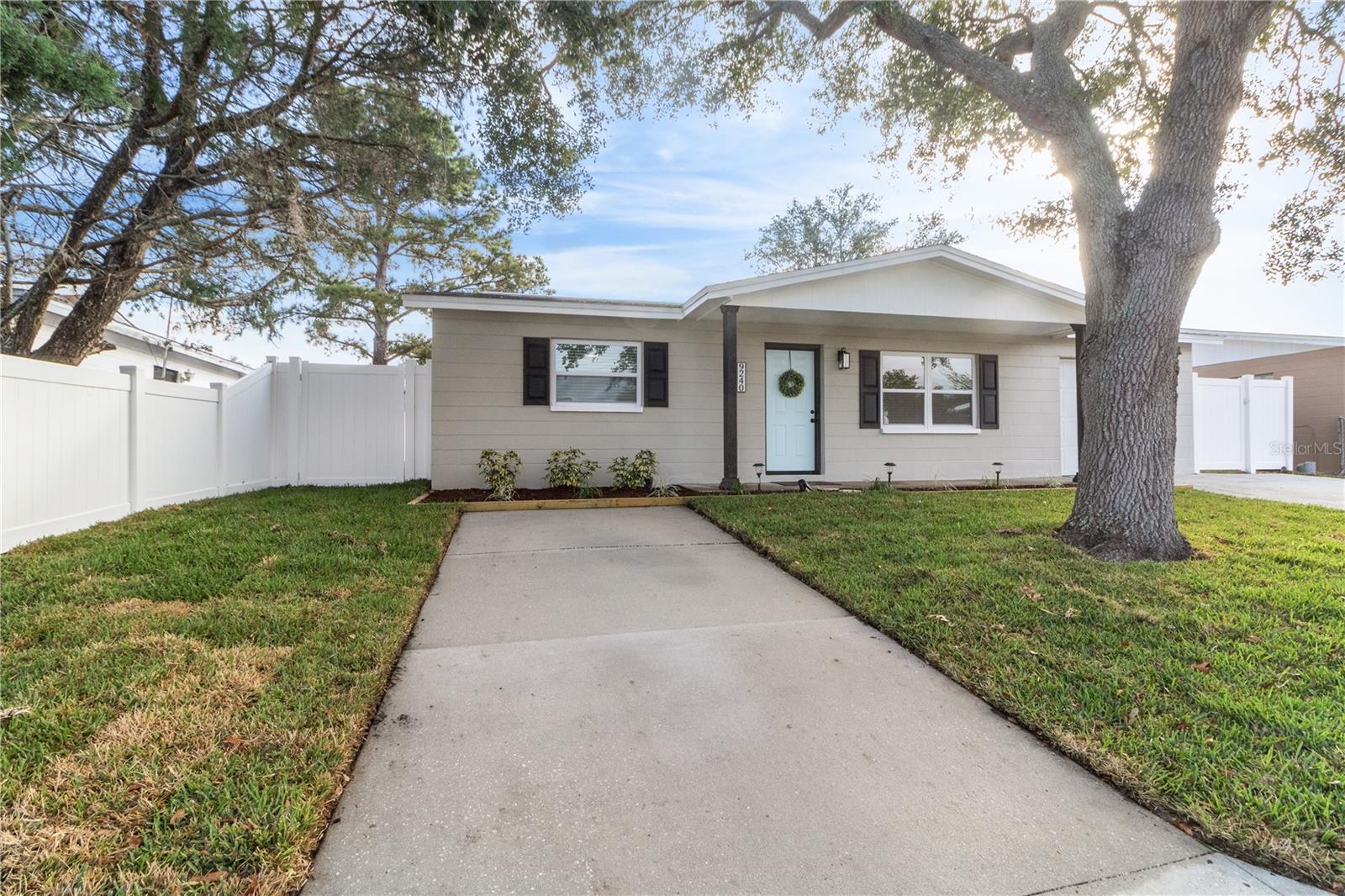 9240 WHITMAN LN photo 5