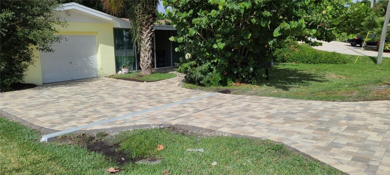 105 CAUSEWAY BLVD photo 2