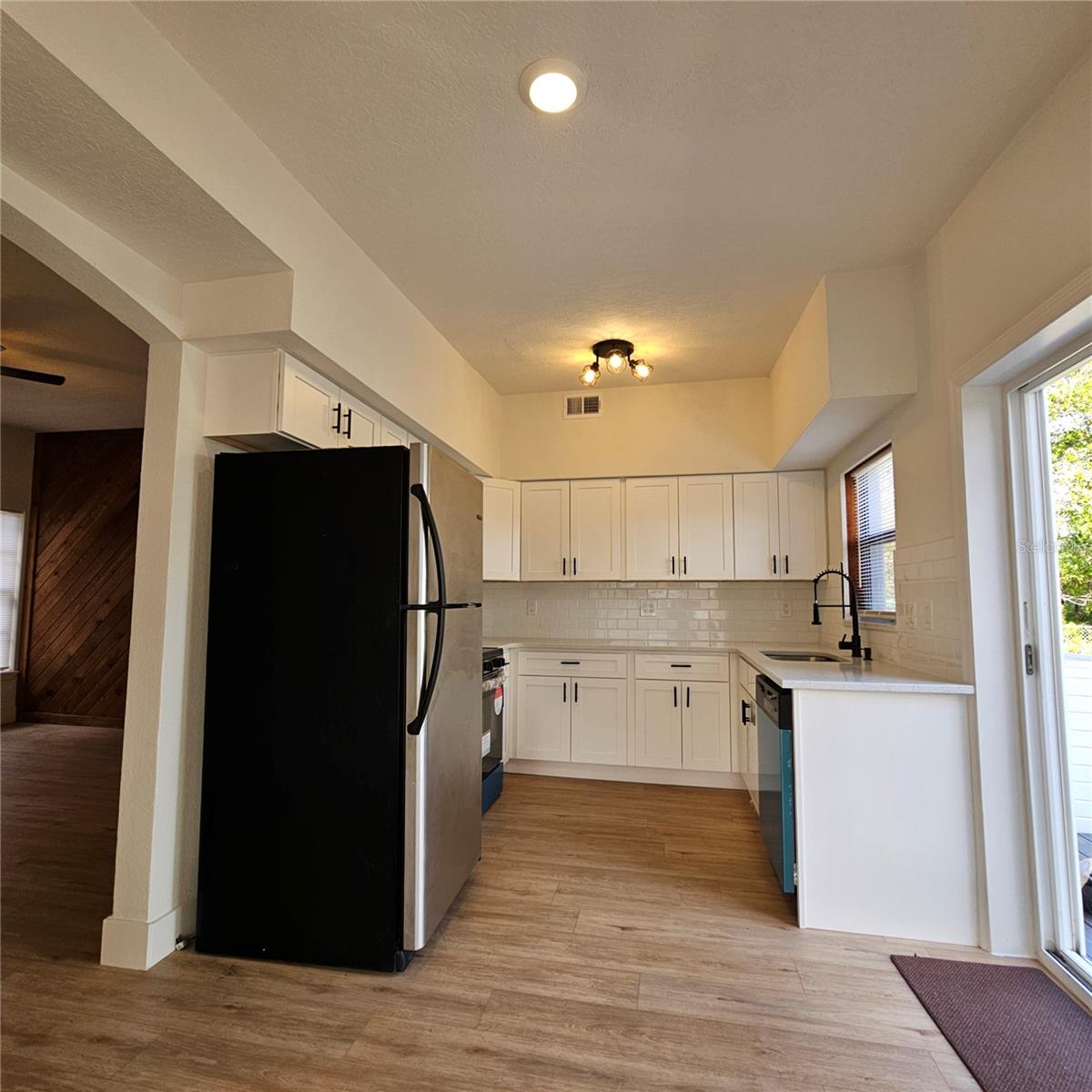 604 PROSPECT AVE photo 2