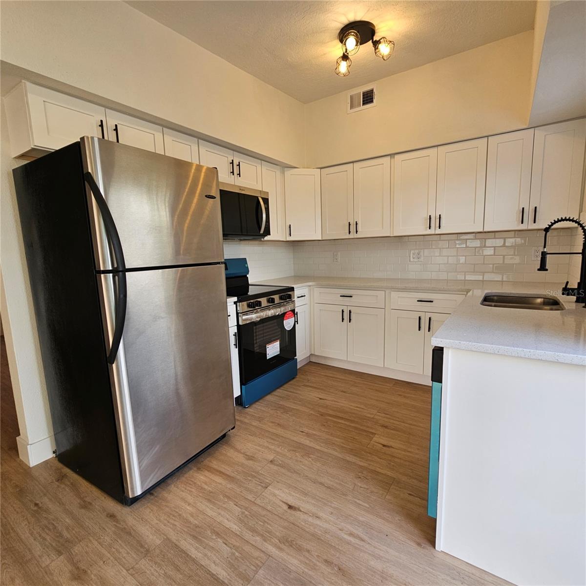 604 PROSPECT AVE photo 4