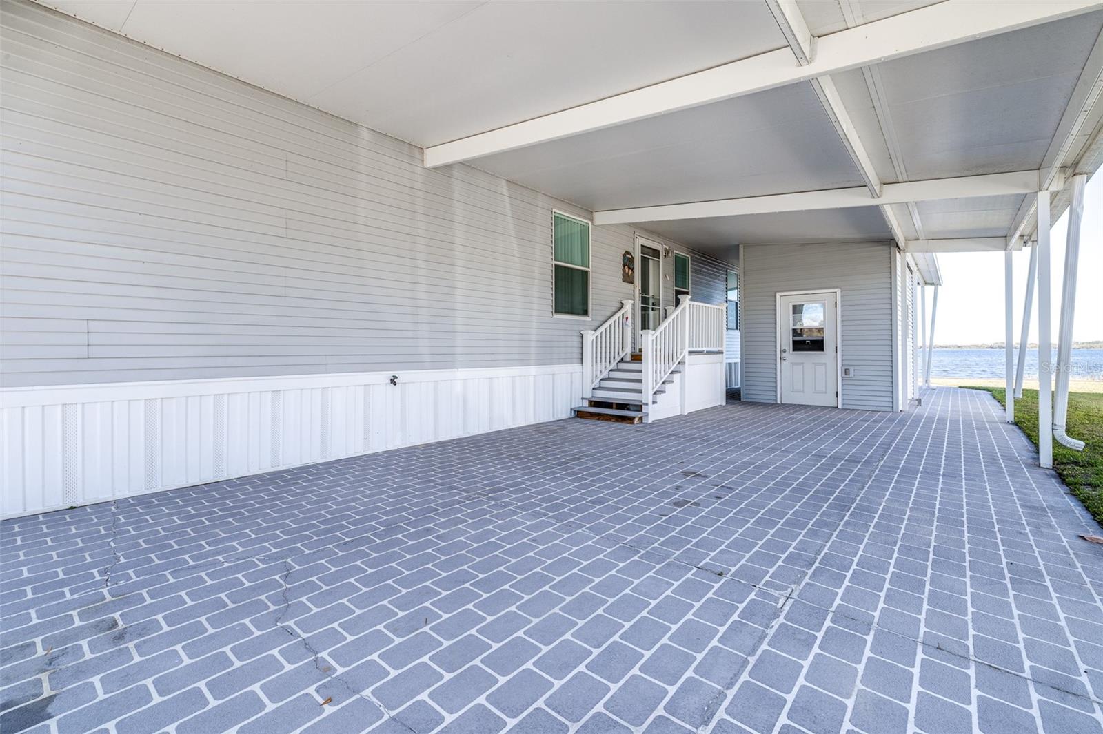 470 LAKESIDE RANCH CIR photo 2