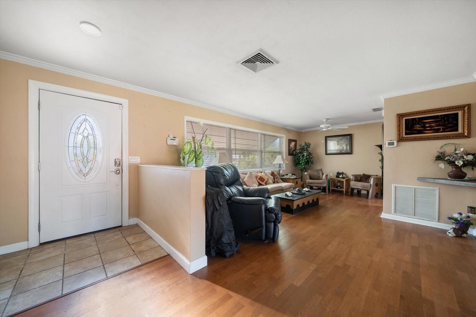 587 HILLCREST DR photo 5