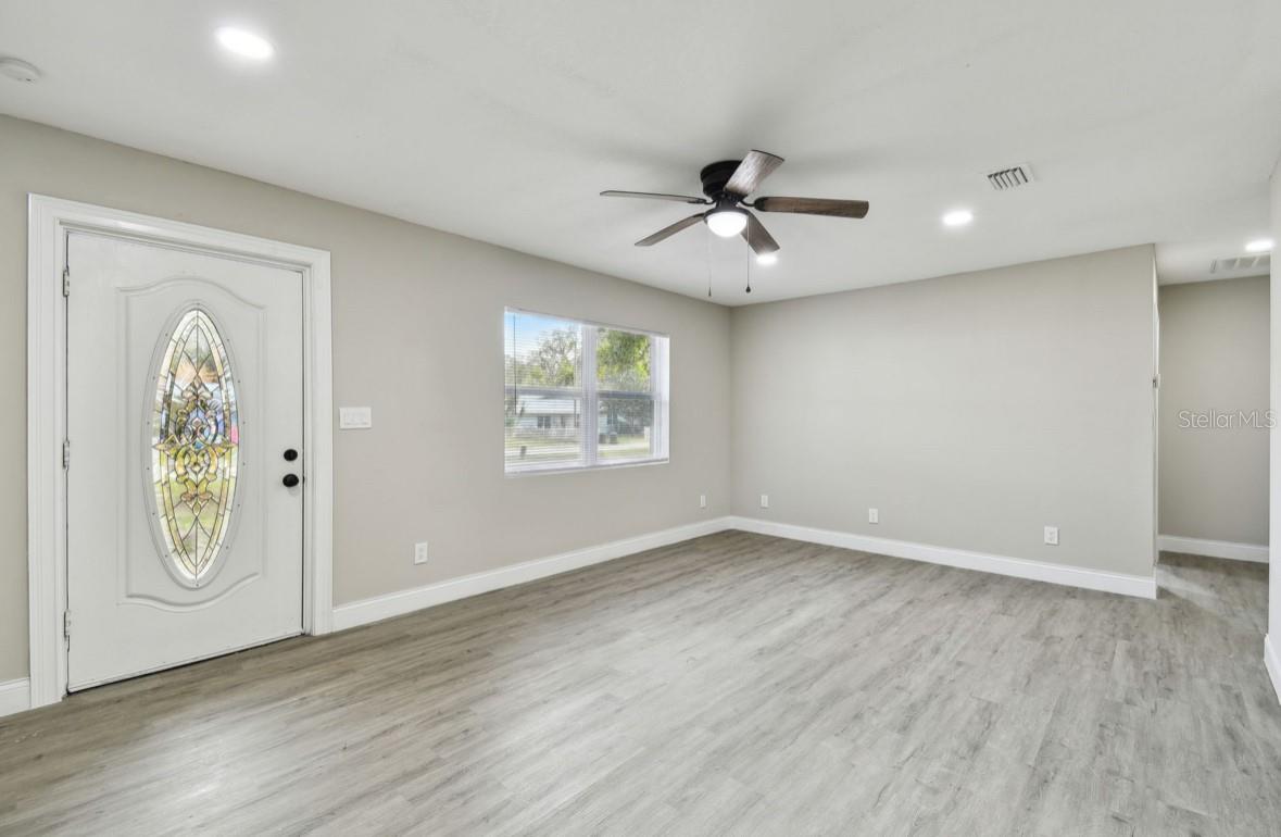 5041 WOOD ST photo 4