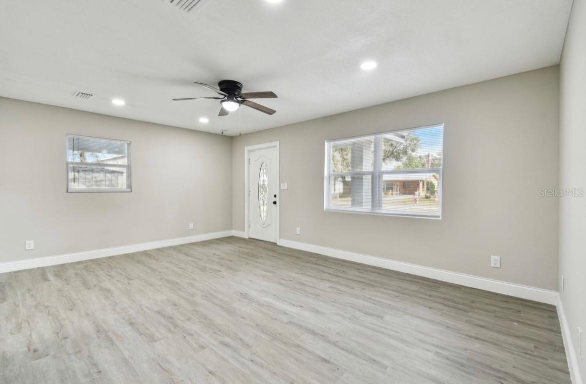 5041 WOOD ST photo 5