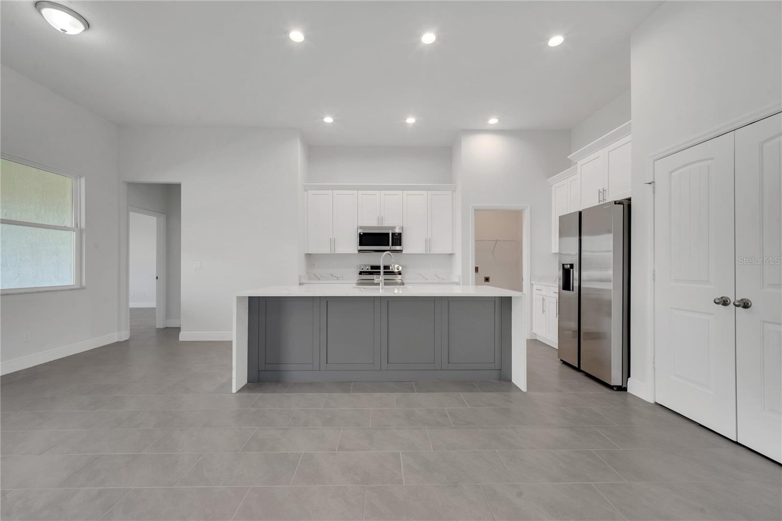 551 HANCOCK ST photo 4