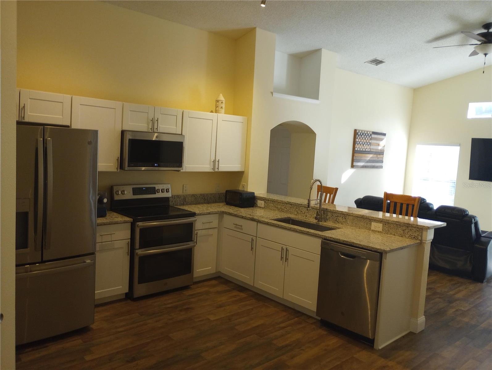 7947 GOLDEN POND CIR photo 4