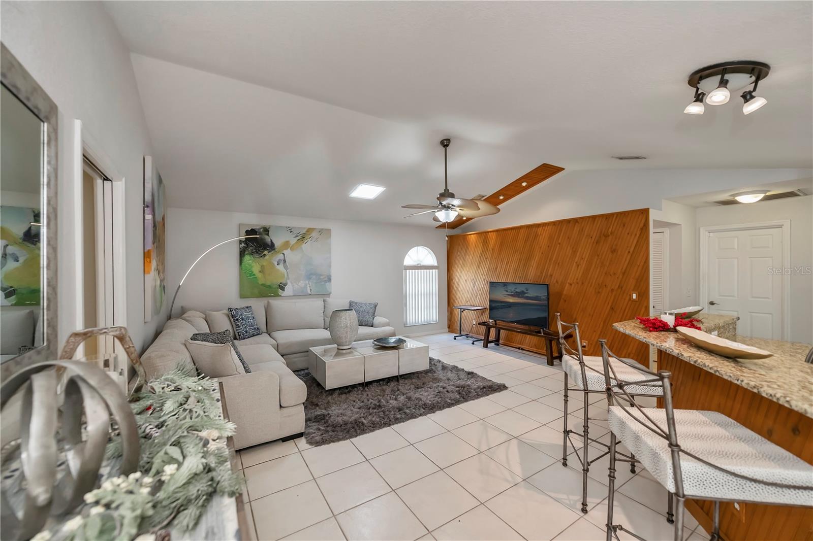 23176 LINDALE AVE photo 2