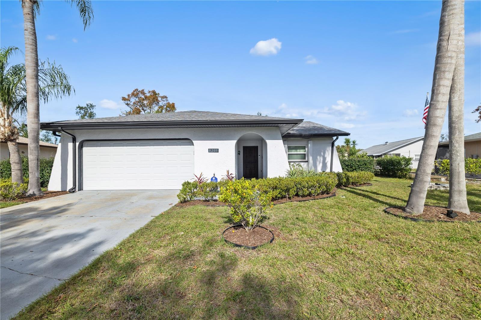8209 RUGBY CT photo 2