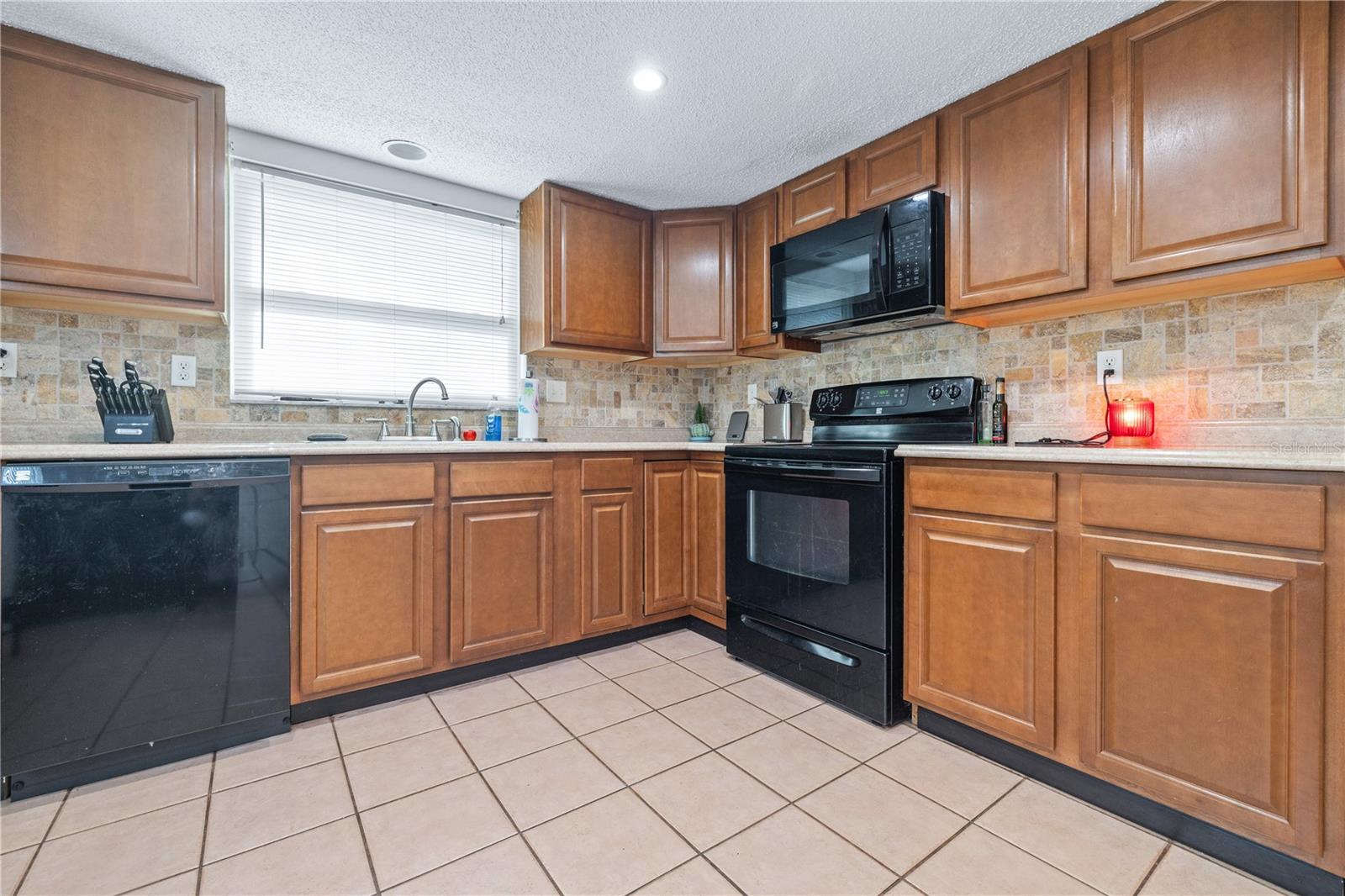 8209 RUGBY CT photo 5