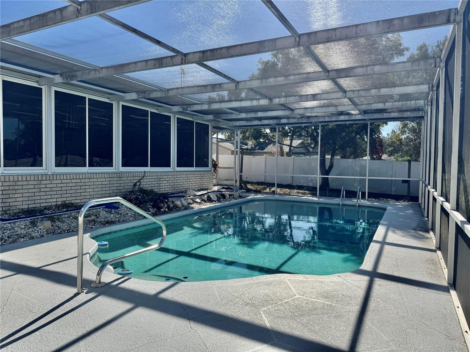 2103 MAGUIRE AVE photo 2
