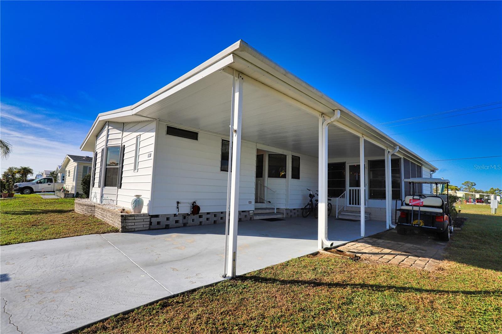 208 HIBISCO DR photo 3