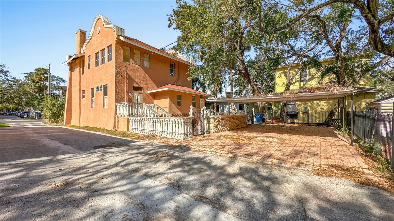 322 S PLANT AVE photo 3