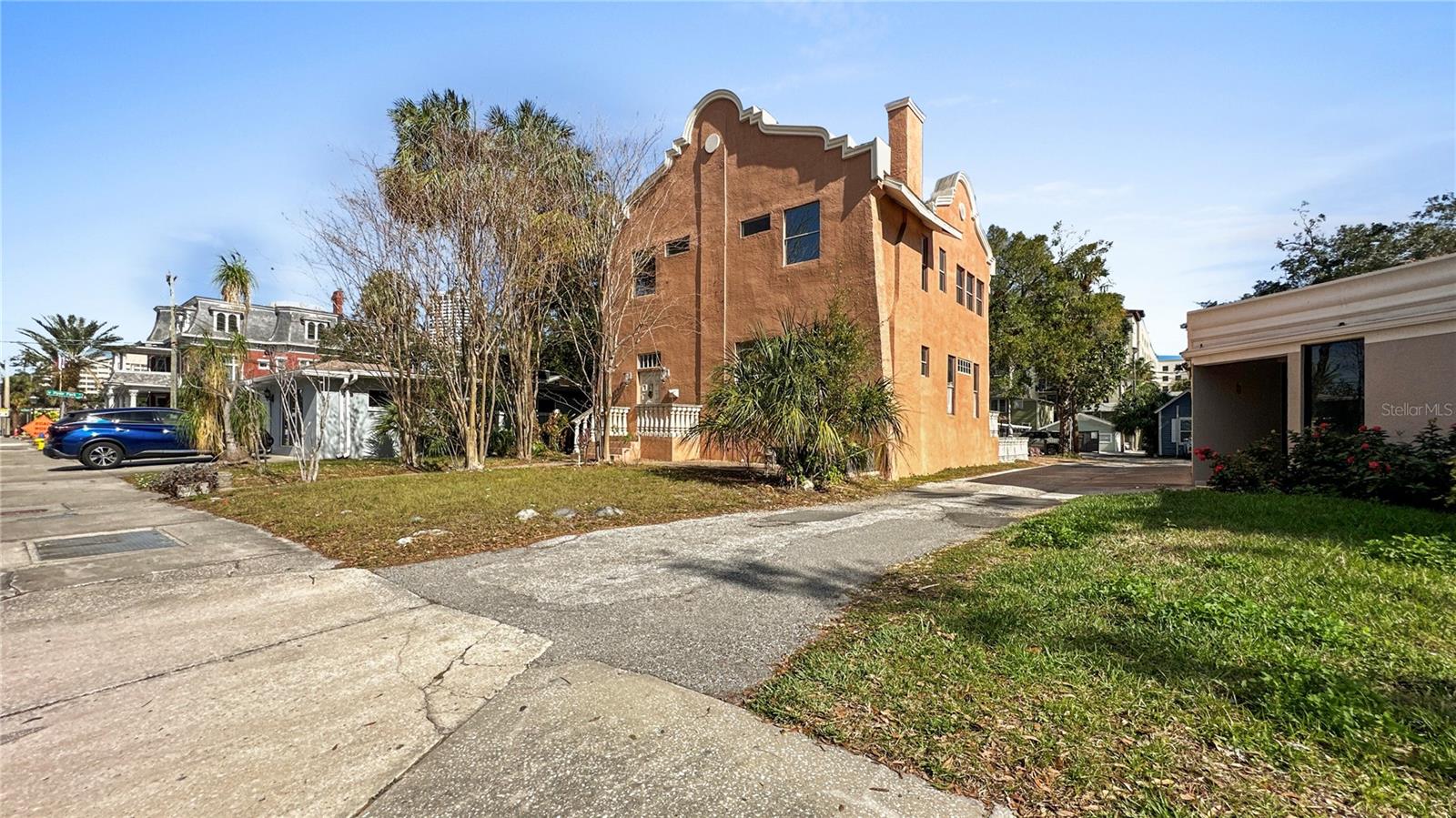 322 S PLANT AVE photo 4