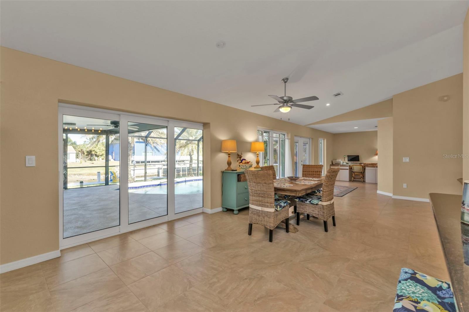 18646 KERRVILLE CIR photo 3
