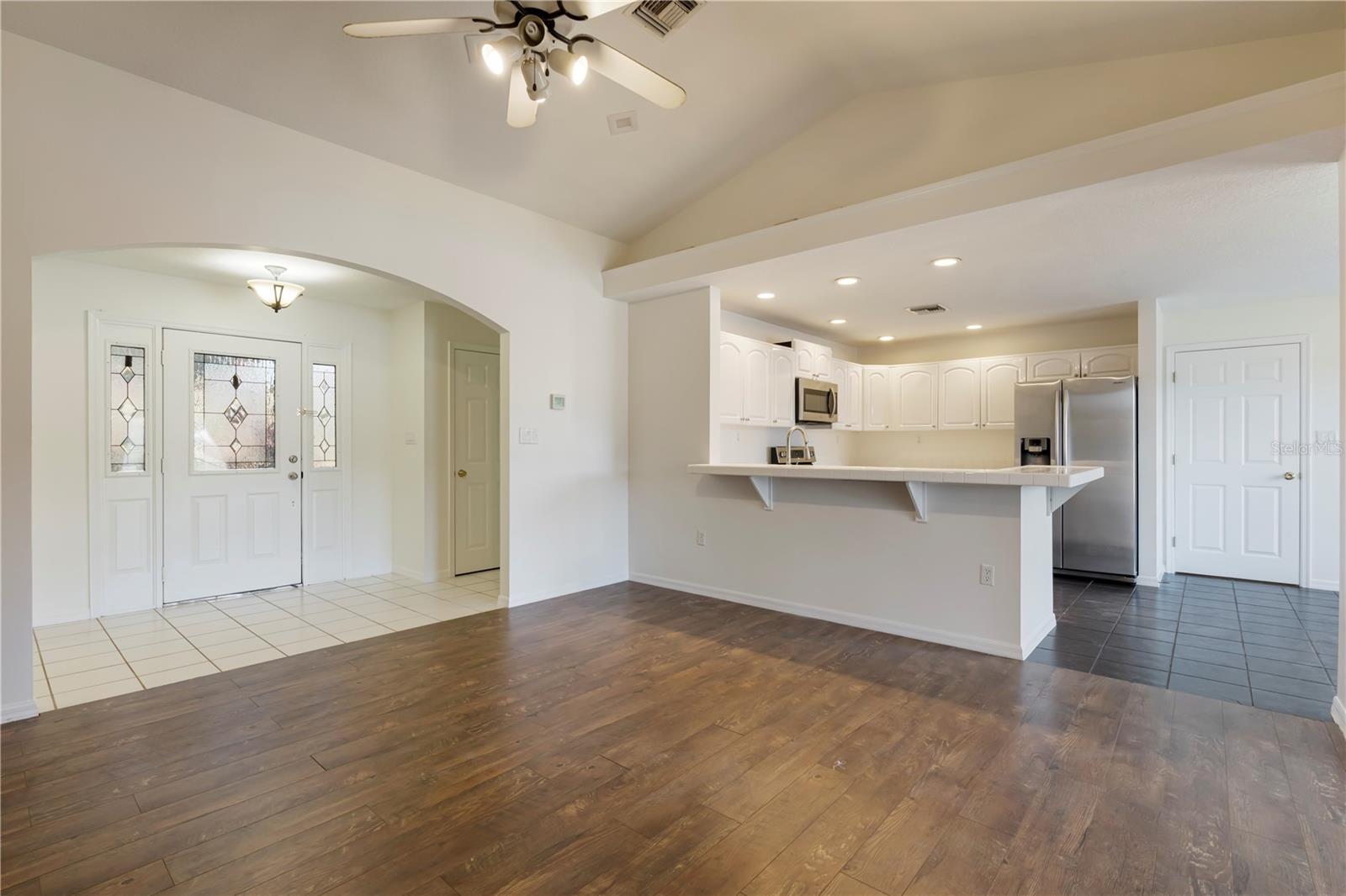 10108 LAKESHORE DR