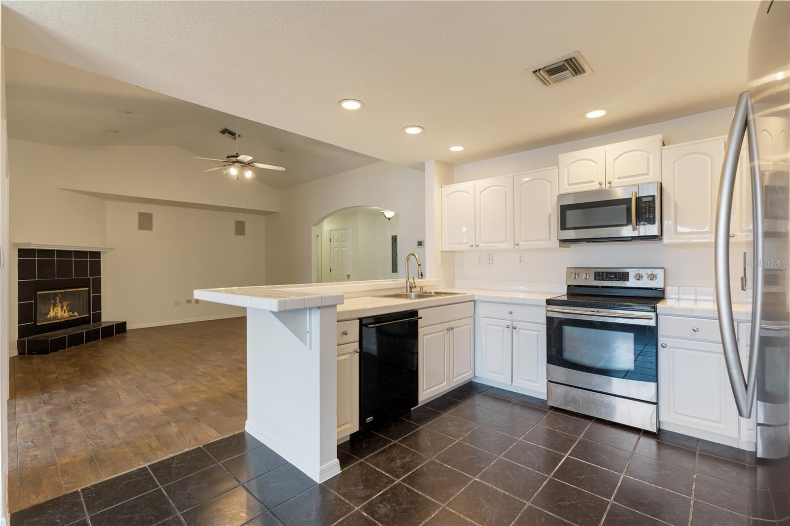 10108 LAKESHORE DR photo 2