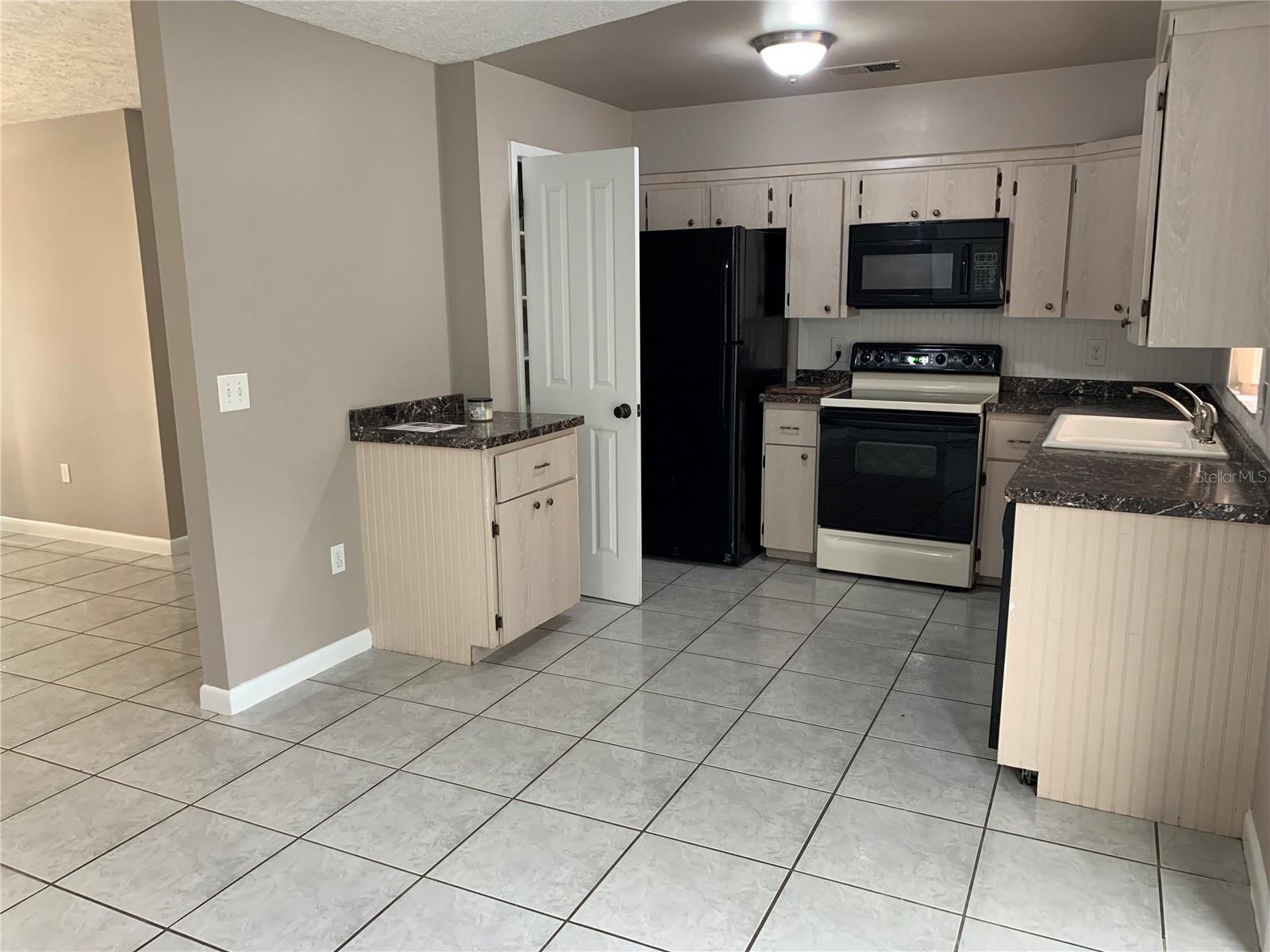 1601 ALABAMA AVE photo 4