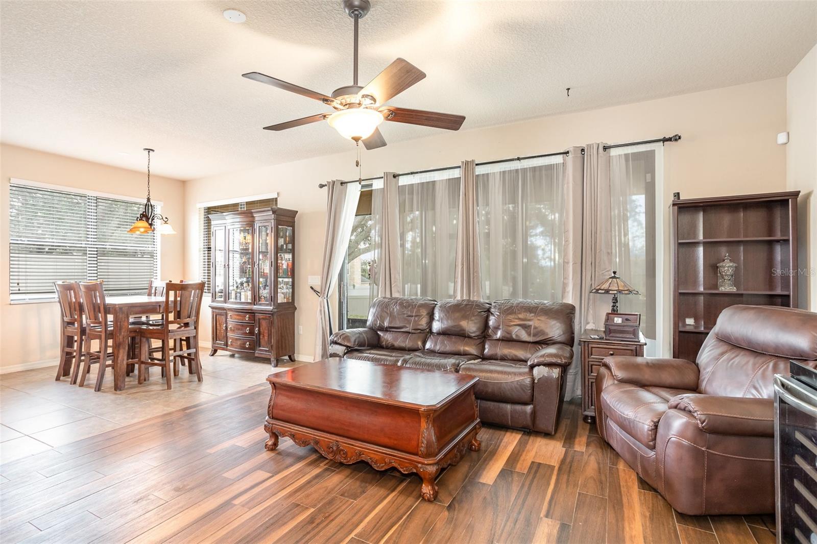 10820 WYANDOTTE DR photo 4