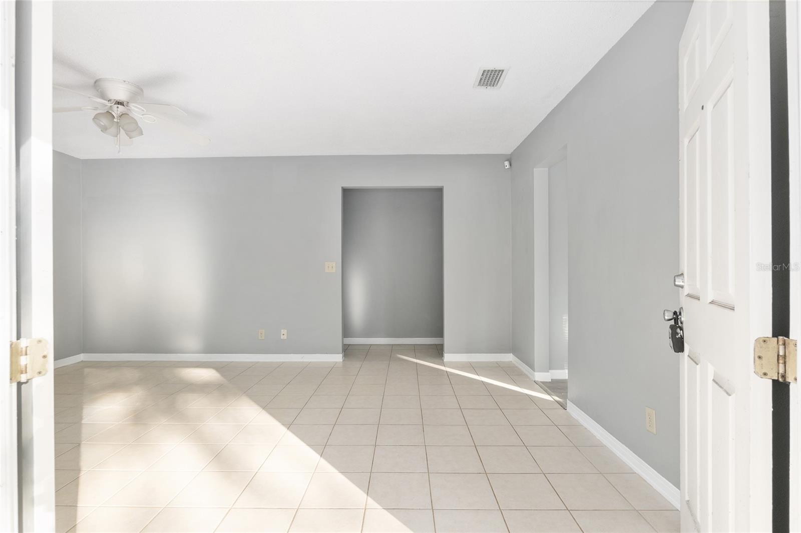 2821 NE 17TH TER photo 4