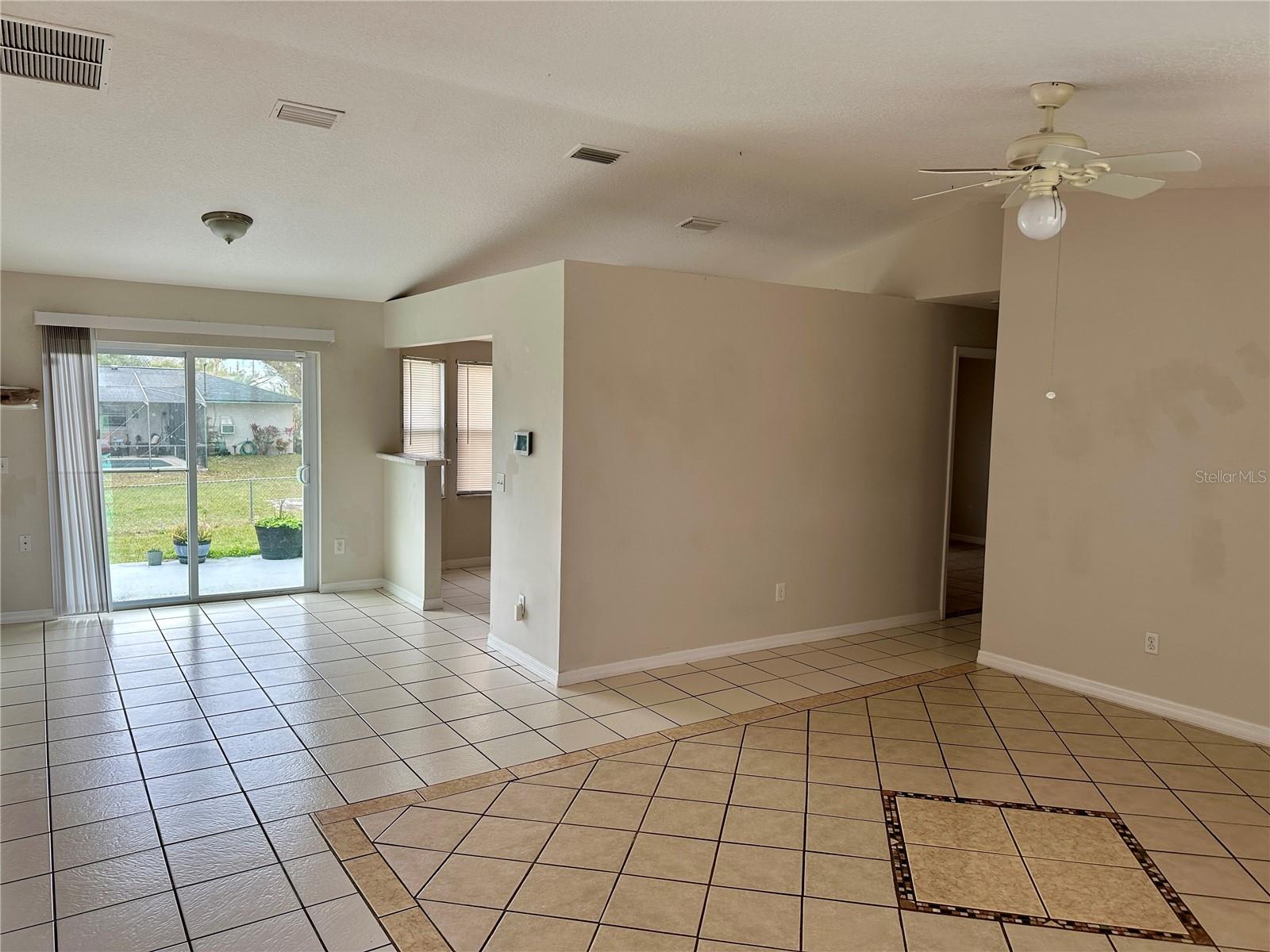 518 PROVIDENCE BLVD photo 2