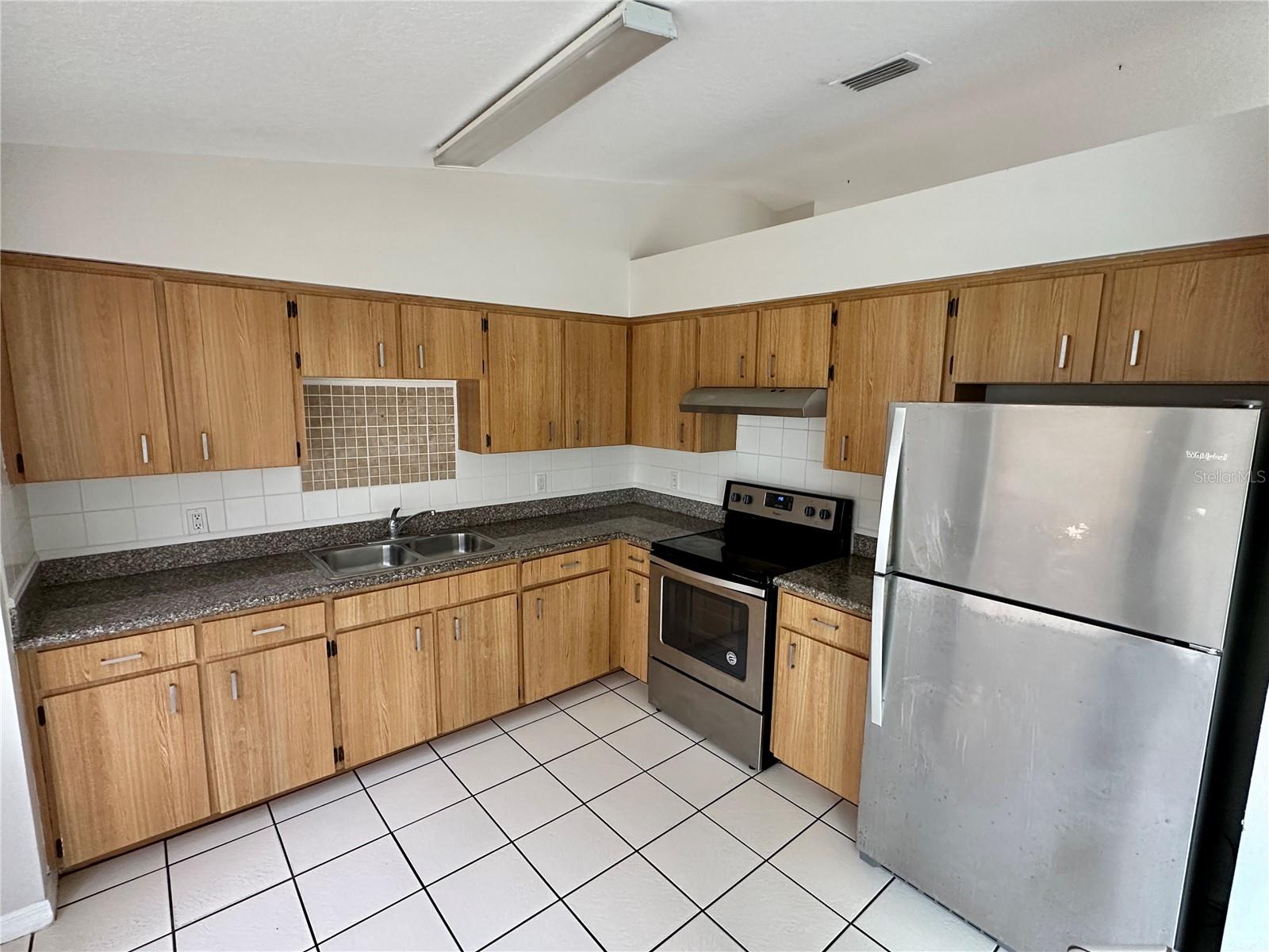518 PROVIDENCE BLVD photo 3