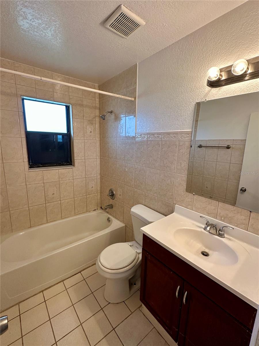 518 PROVIDENCE BLVD photo 5