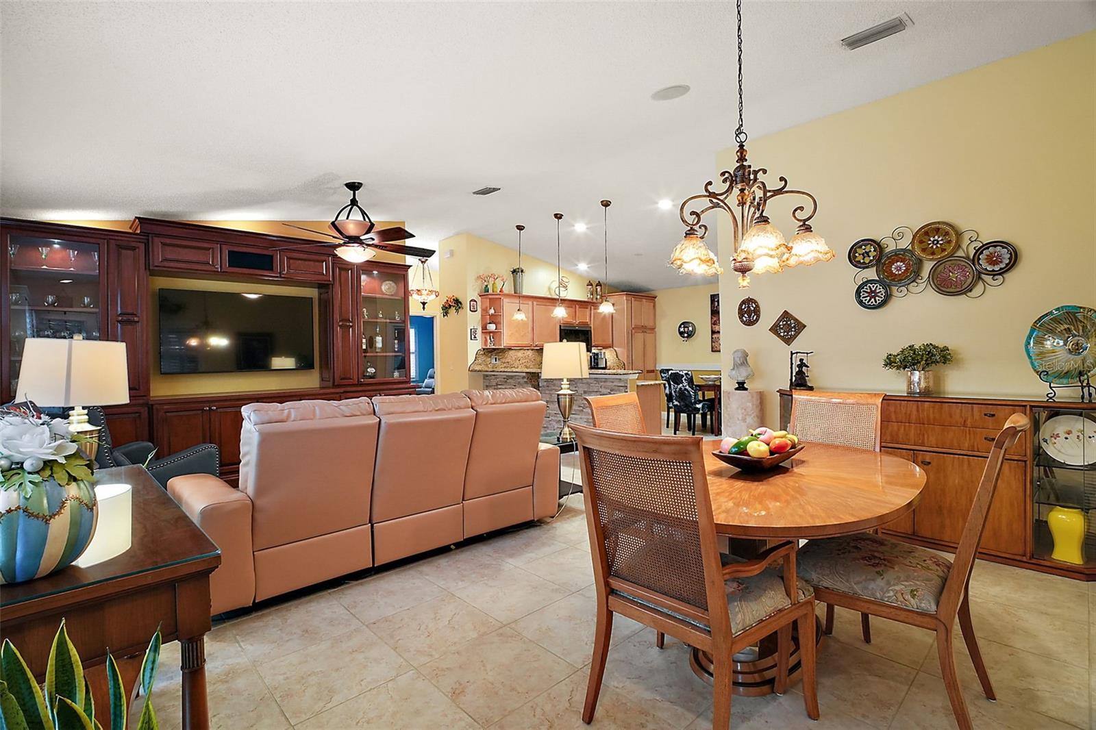2428 KINGSTREE PL photo 3