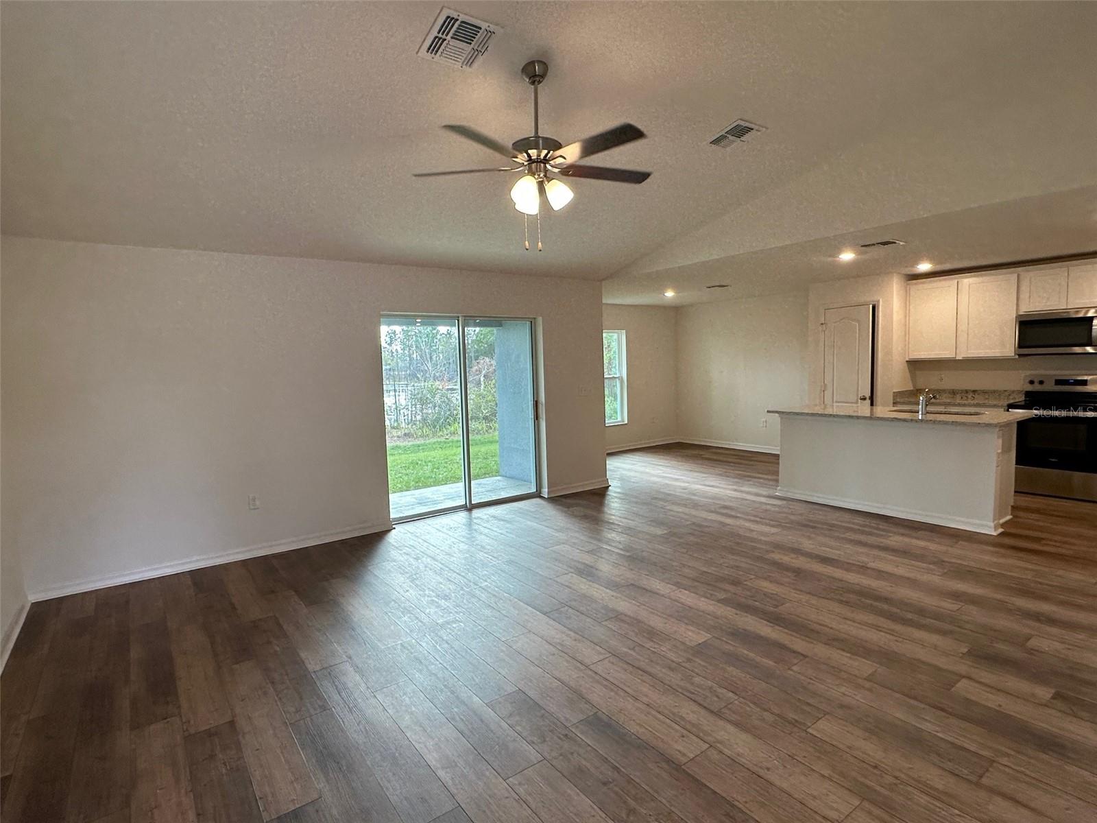 2311 E TIMBERCREST DR photo 3