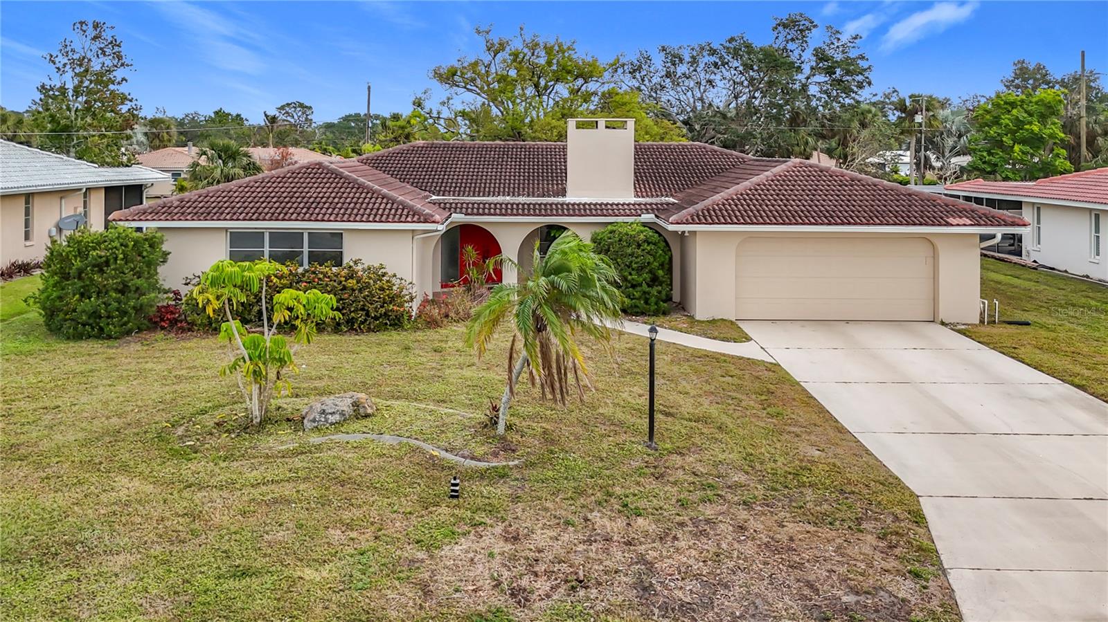 121 VAN DYCK DR photo 2