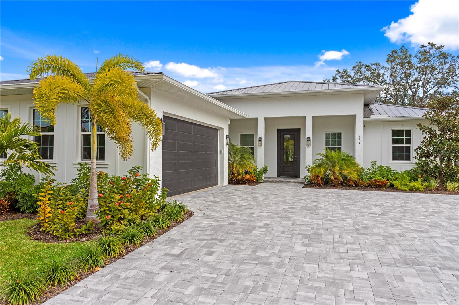 201 S SHADE AVE photo 2