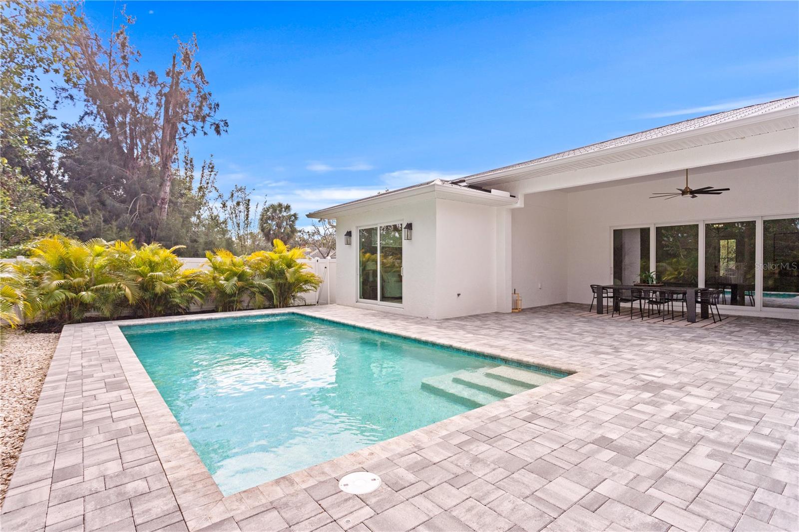 201 S SHADE AVE photo 3
