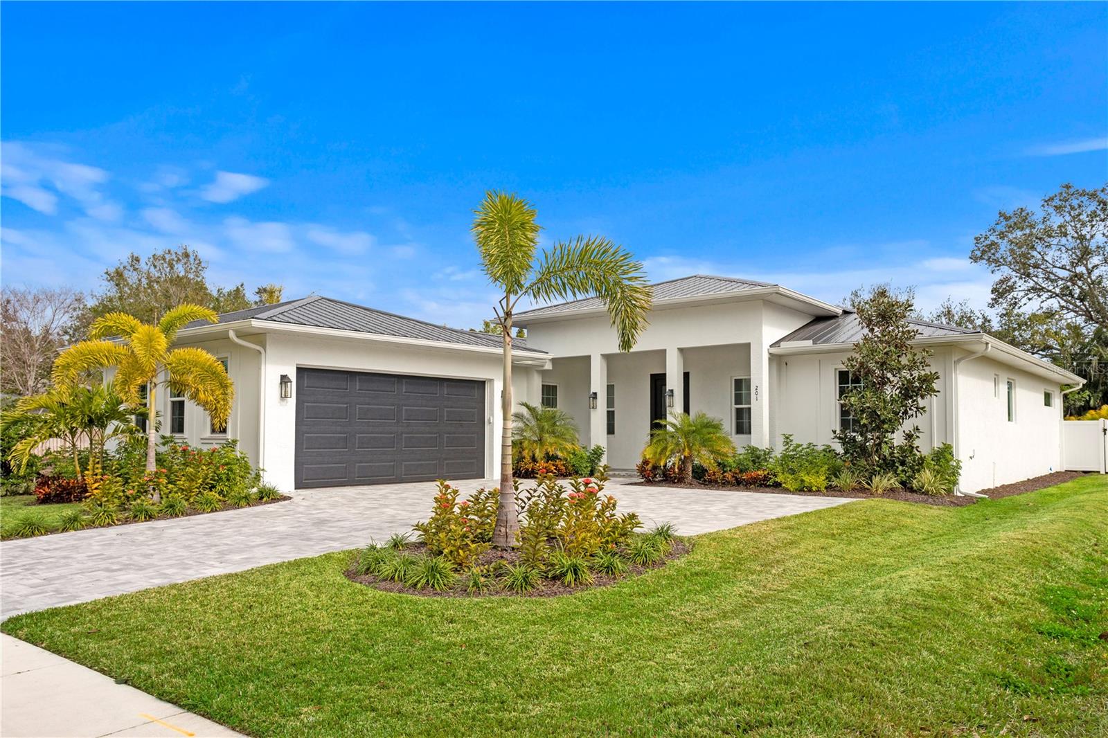 201 S SHADE AVE photo 4