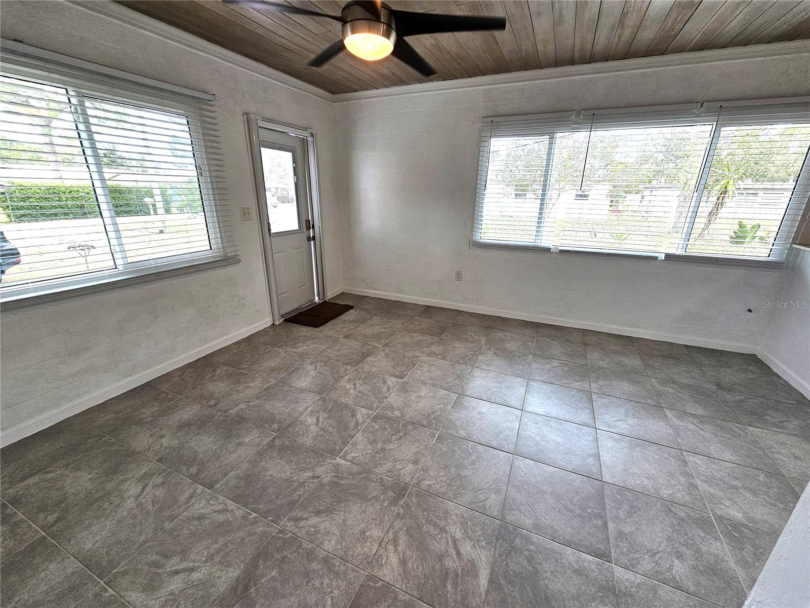 865 PALM AVE #B photo 3