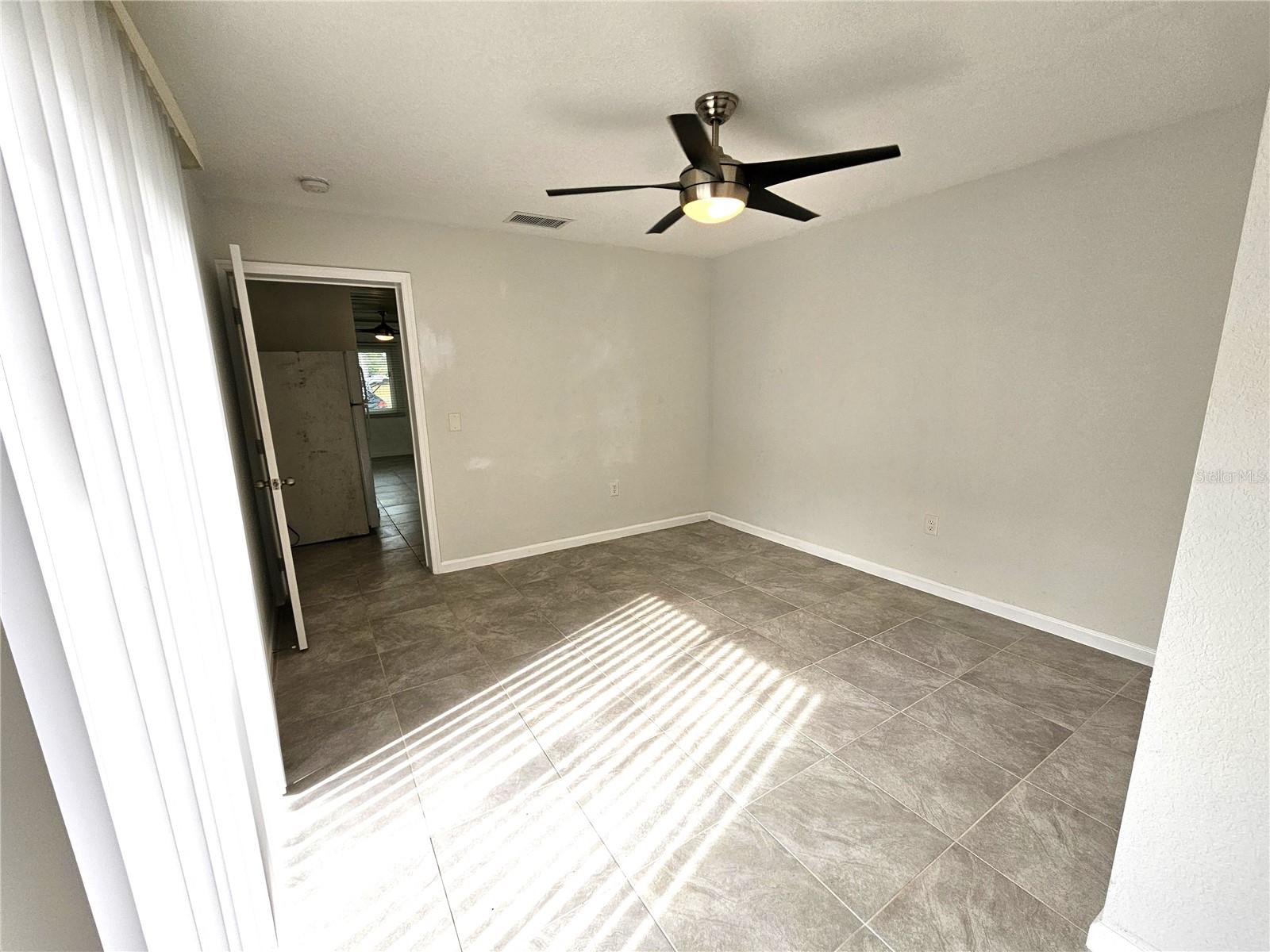 865 PALM AVE #B photo 5