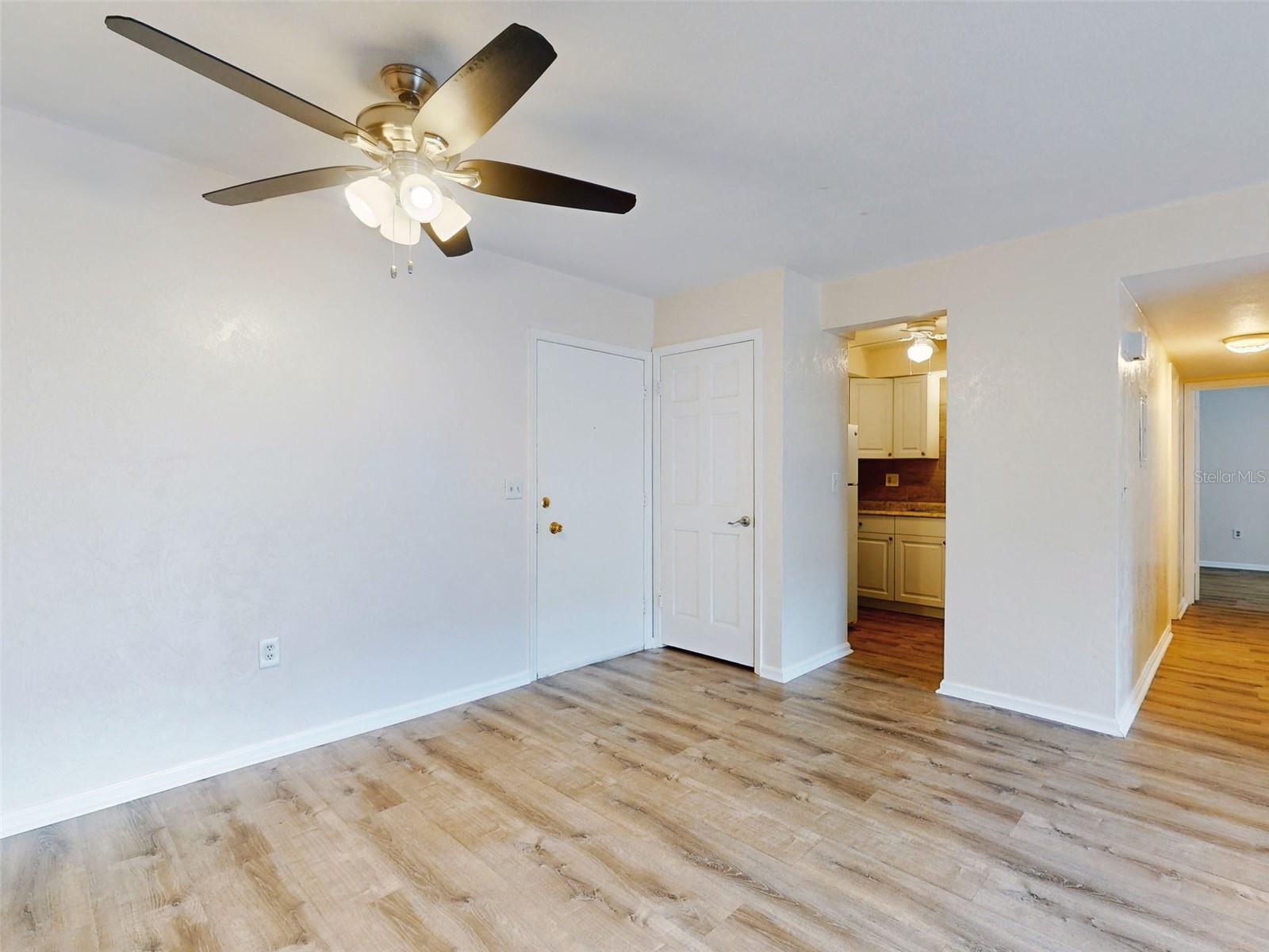 3800 SAXON DR #390(39C) photo 2