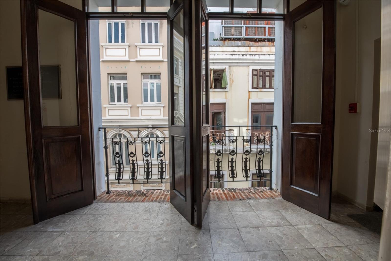 351 CALLE TETUAN photo 3