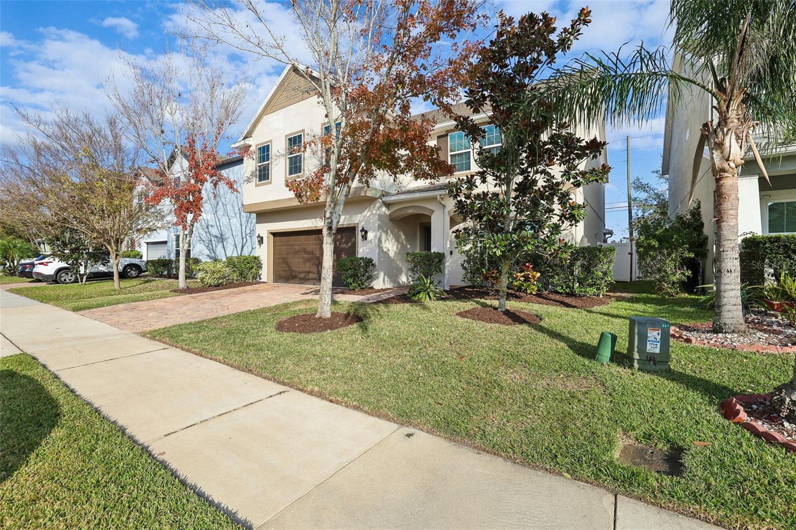 611 MARSH REED DR photo 2