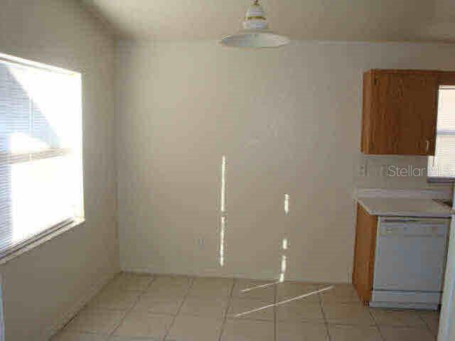 525 PARRISH AVE photo 3