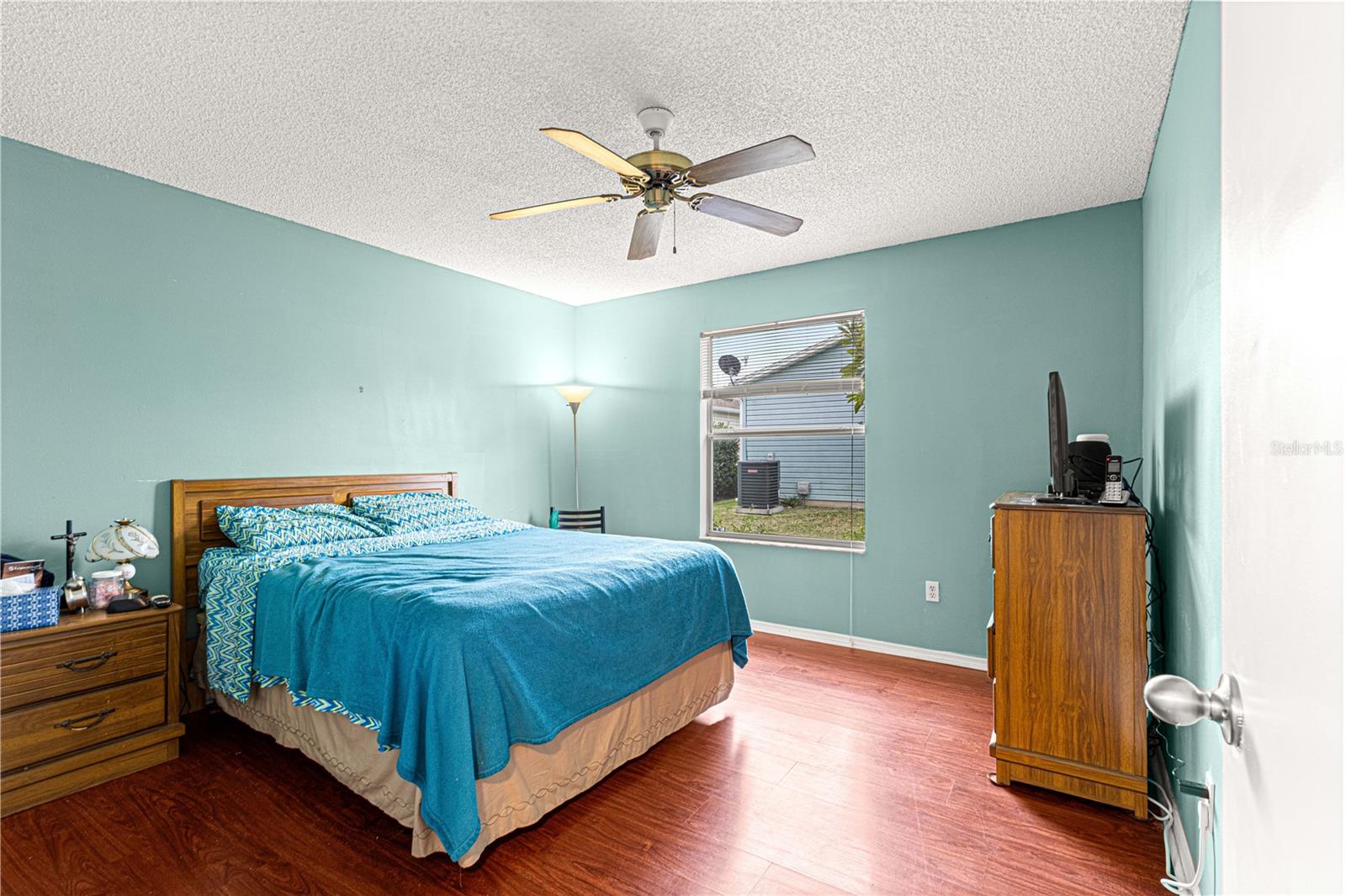 453 HILDALGO DR photo 3
