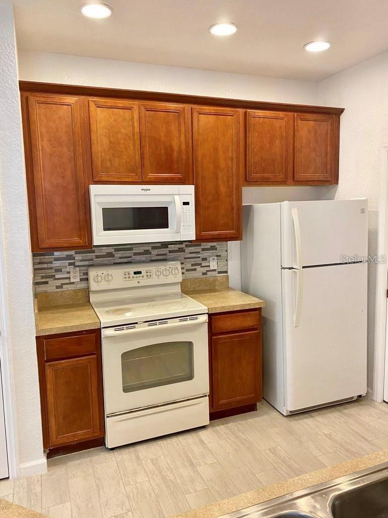 3001 LAUREL PARK LN #102 photo 5
