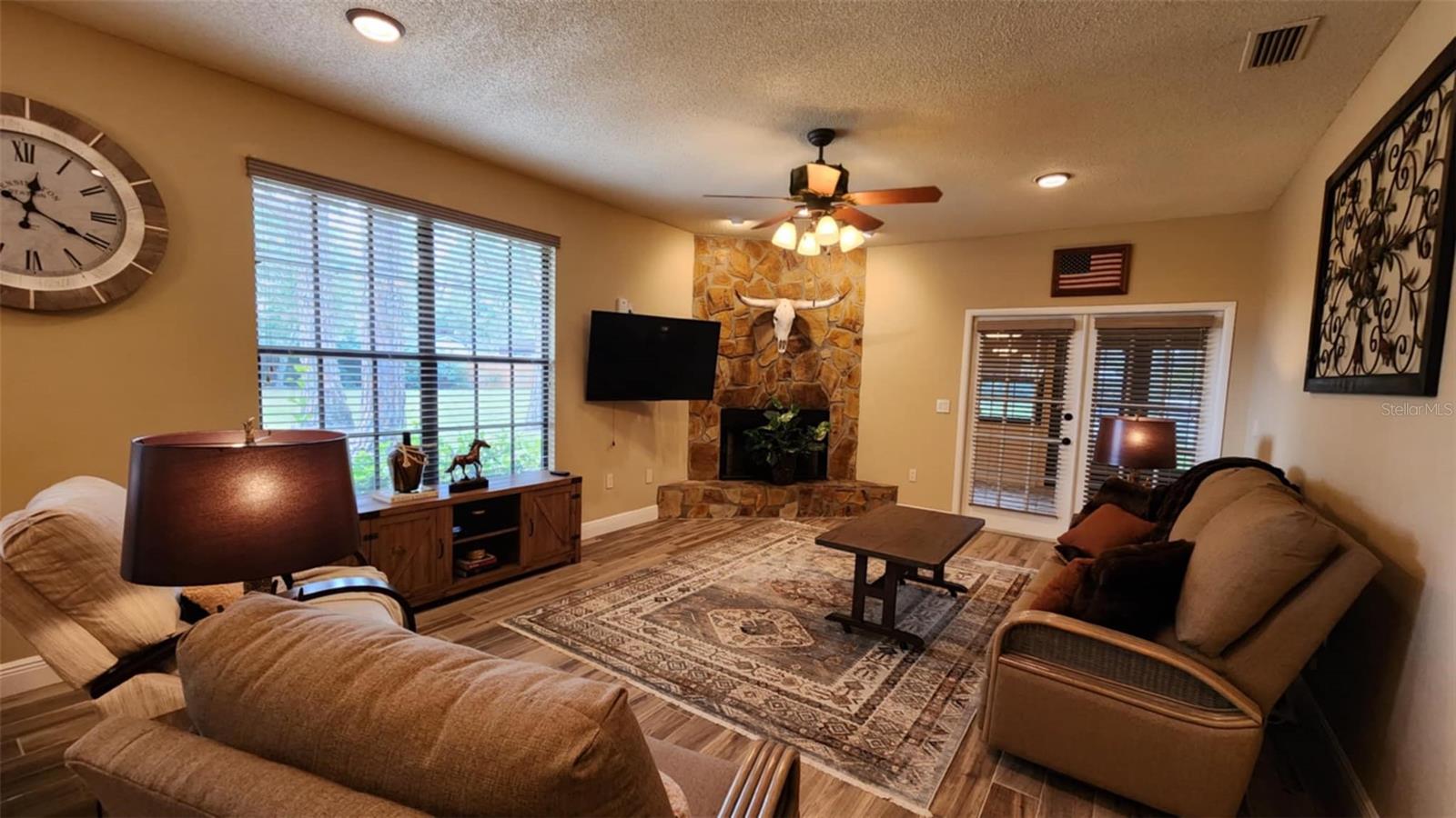 462 BLUE HERON CIR photo 2